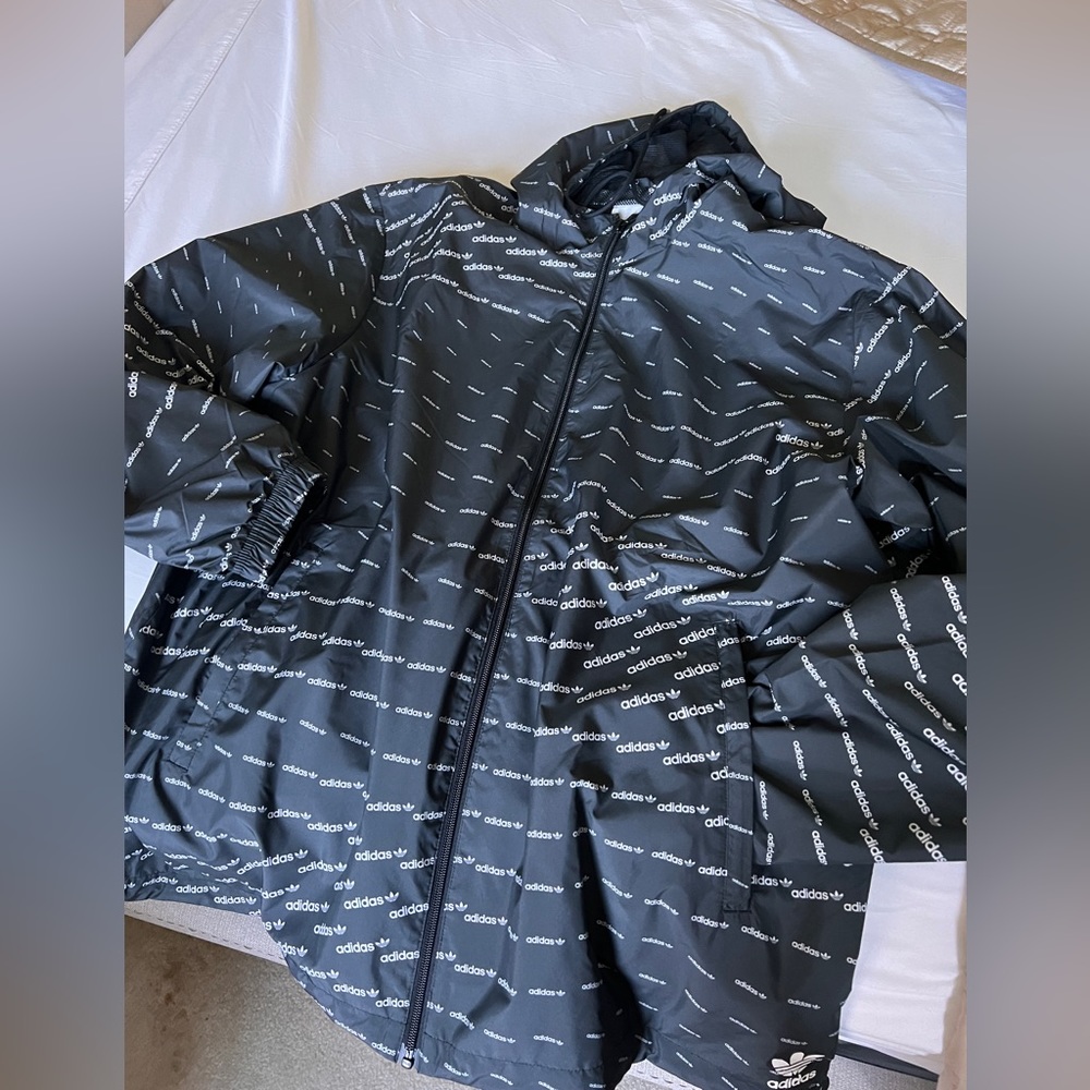 Men’s Adidas Lightweight jacket. Size XXL Black.